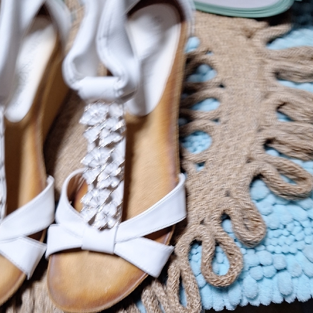 Spring Step White Floral Wedges - Picture 4 of 8